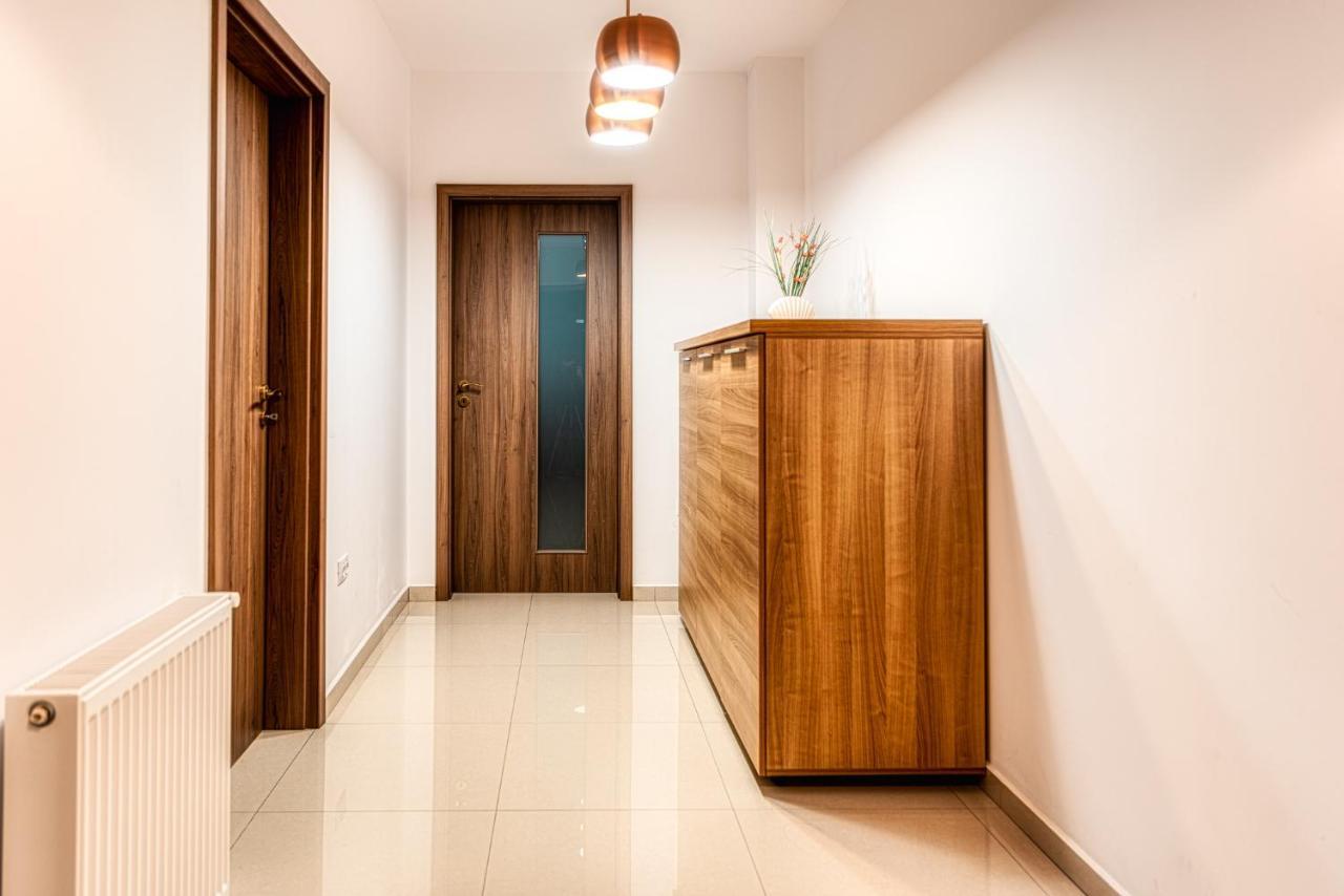 Nature Apartment - Minutes Away From The Old Town And Afi Mall Brasov Exterior photo